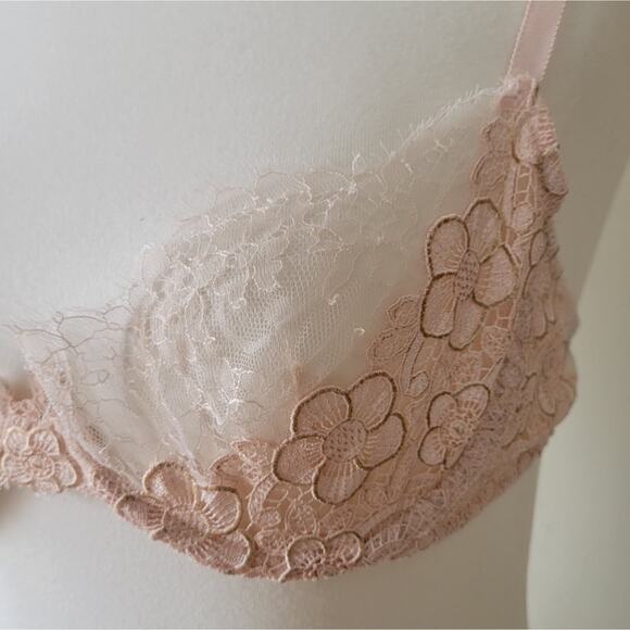 Victoria's Secret Designer Collection Embroidered Pale Pink & Gold Lace 36B Bra - Picture 4 of 6